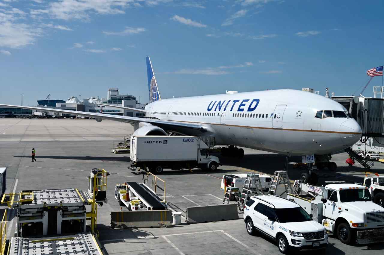 値下げJCWings1/200ユナイテッド航空 747StarAlliance ユナイテッド航空 Boeing 747-200 N161UA 伊丹空港 航空フォト