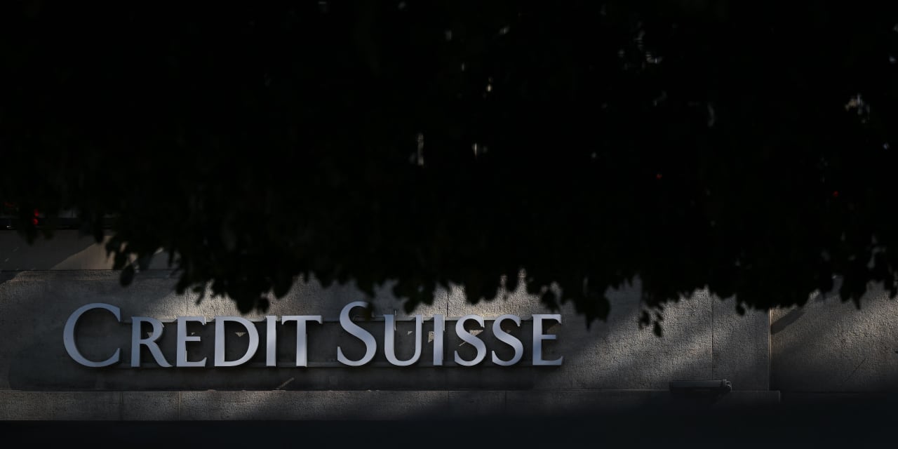 Le Credit Suisse fait des offres de rachat de dette de 2,98 milliards de dollars