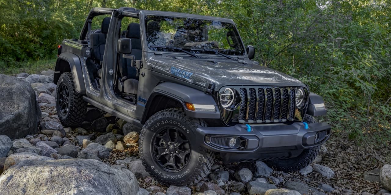 The 2023 Jeep Wrangler Unlimited 4xe plug-in hybrid combines off-road fun  with fuel efficiency - MarketWatch