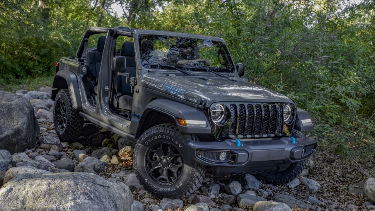 What it's like to drive the plug-in electric Jeep Wrangler 4xe, off-road  and on - MarketWatch