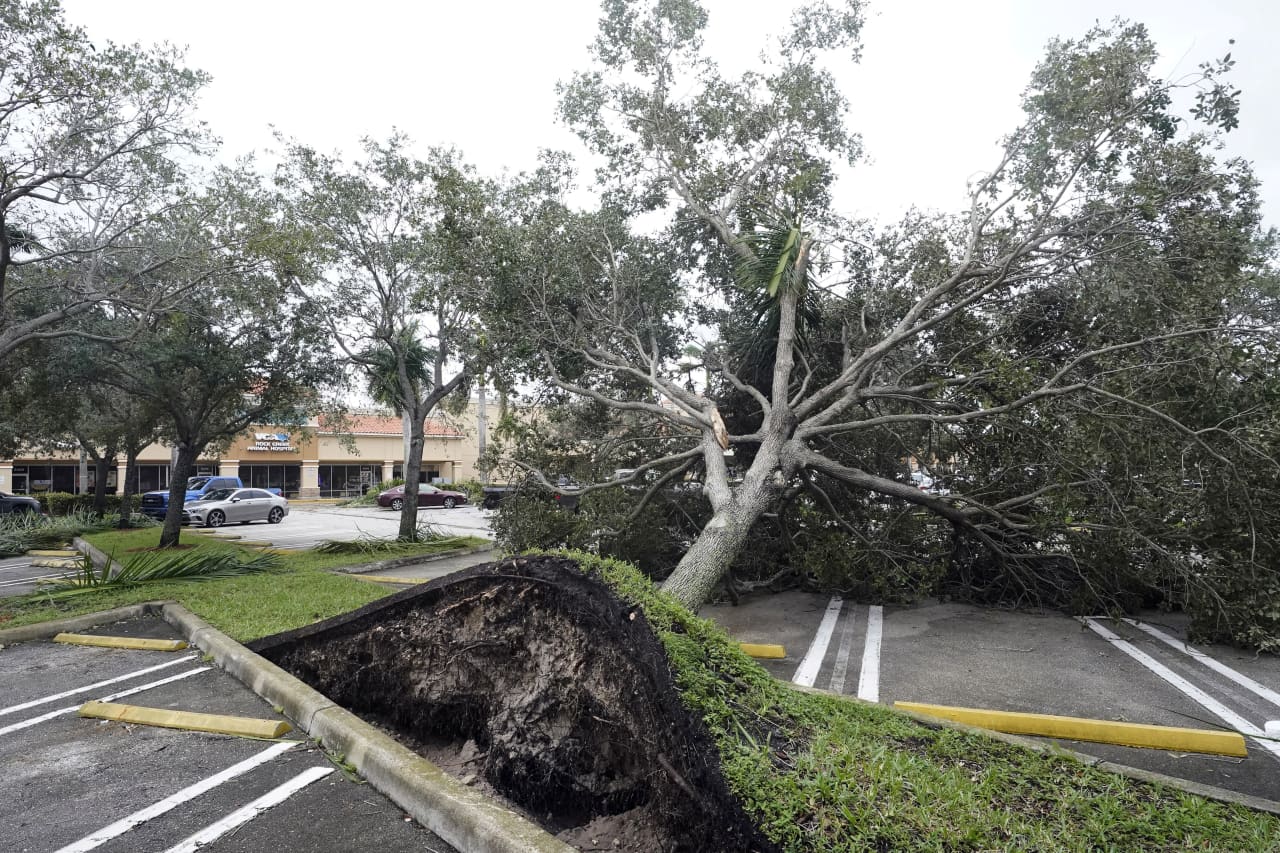 Hurricane Ian makes Florida landfall near Ft. Myers with sustained 150 mph  winds - MarketWatch