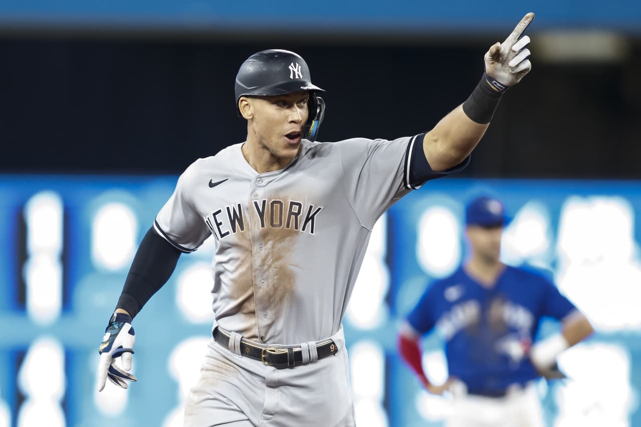 Yankees slugger Aaron Judge hits 61st home run, tying Roger Maris' AL  record - MarketWatch