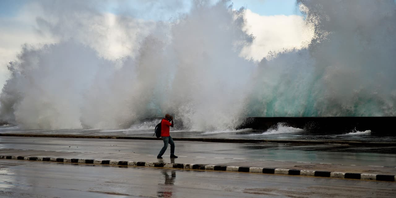Opinion: This veteran trader likes oil and retail stocks now