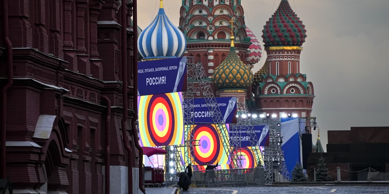 WeWork, Carl's Jr., Unilever and Shell slammed by Yale over operations in Russia - Vimarsana News