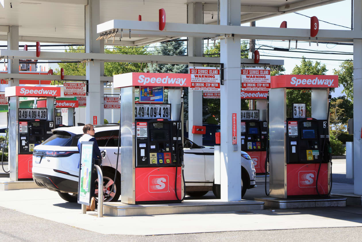 U.S. consumers remain pessimistic about economy even as inflation fears ...