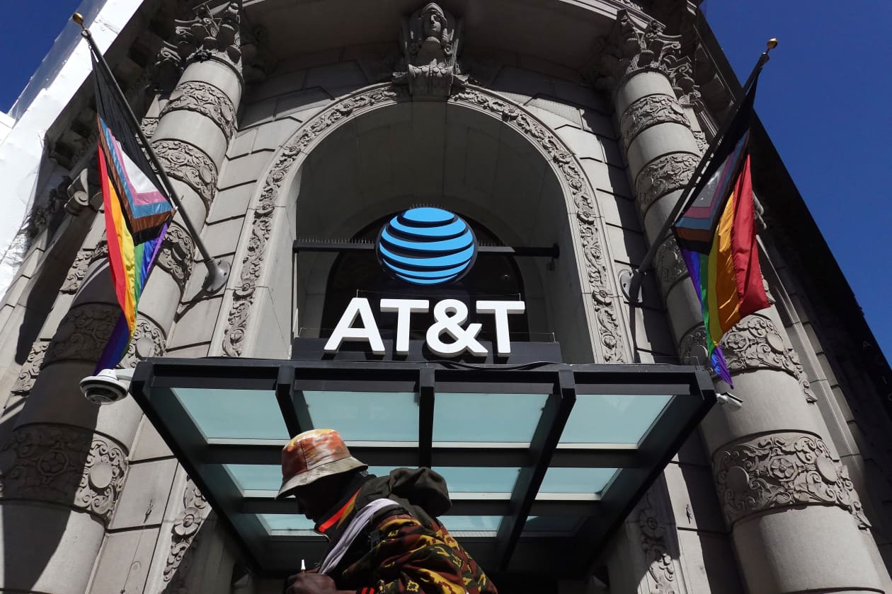 AT&T’s stock rallies after a big subscriber boost and a beat on free ...