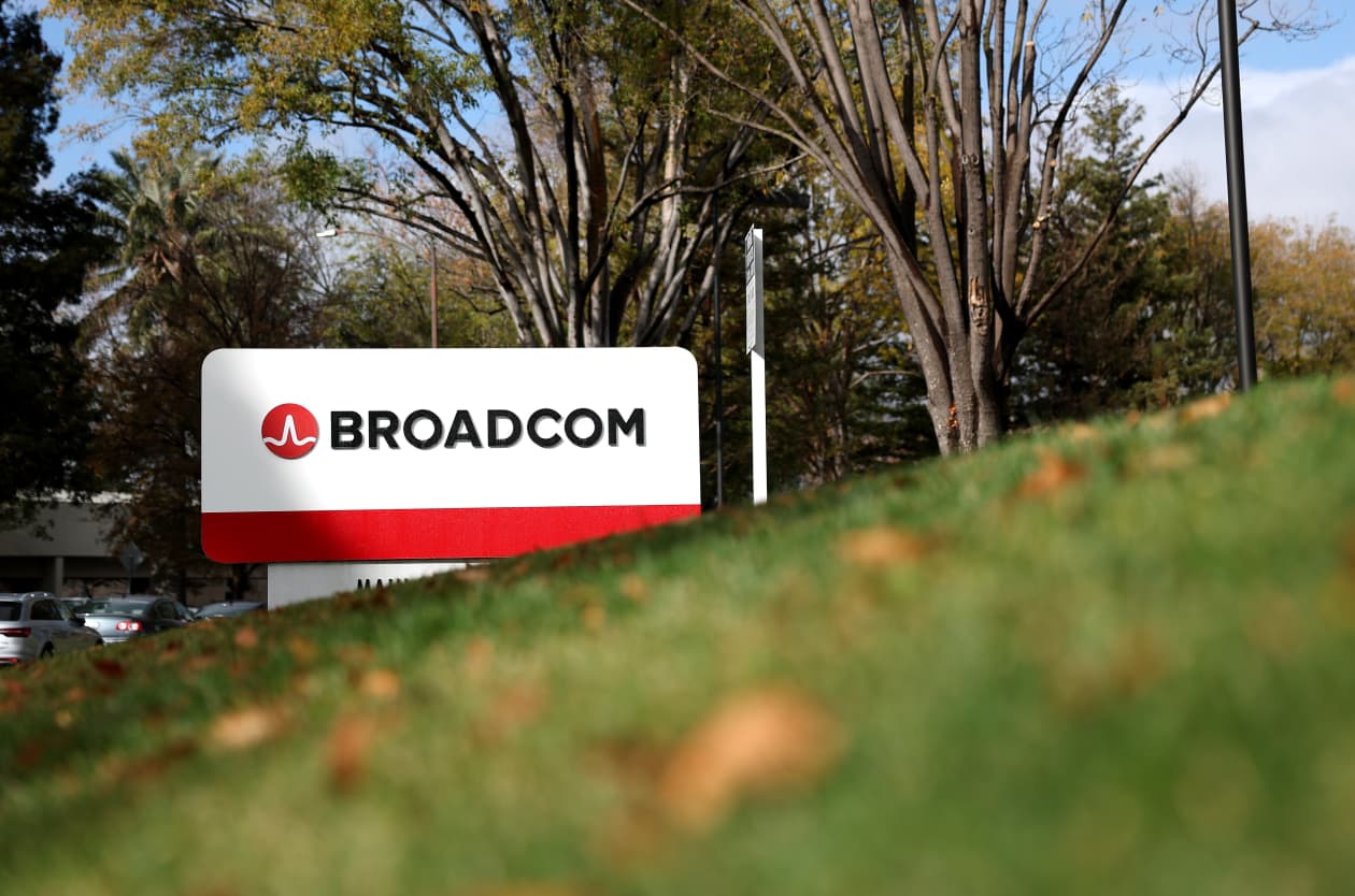 Broadcom stock fall as investors weigh guidance. Here's what Wall Street analysts are saying.