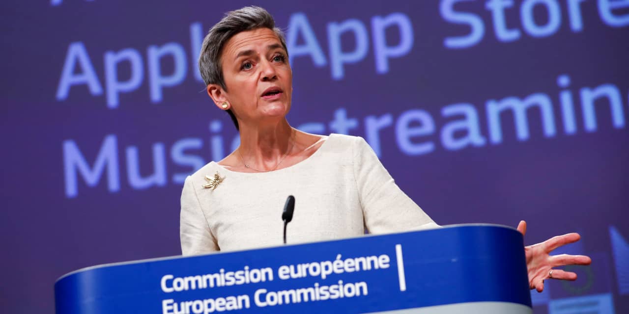 EU regulators reportedly will fine Apple more than $500 million in antitrust probe