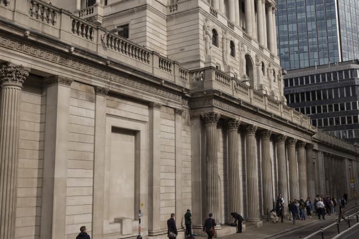 U.K. bond yields surge as Bank of England emergency bond-buying program ...