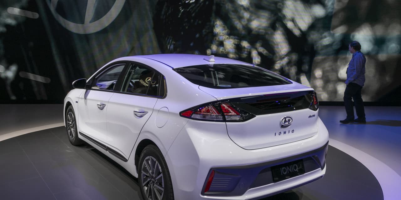 here-s-how-democrats-new-ev-tax-credit-that-leaves-out-hyundai-cars-is