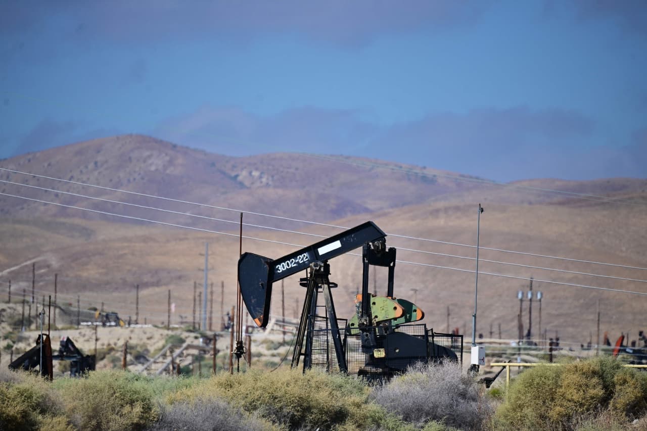 All assets posted negative returns in October apart from gold, silver and oil, Deutsche Bank says
