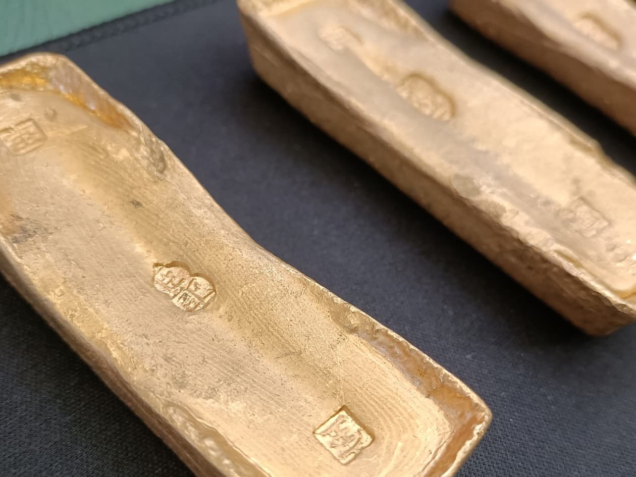Gold prices decline to end lower for the week - MarketWatch