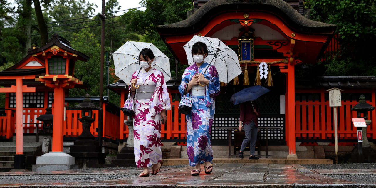#: New daily COVID cases fall to 6-month low in the U.S., while Japan welcomes tourists again