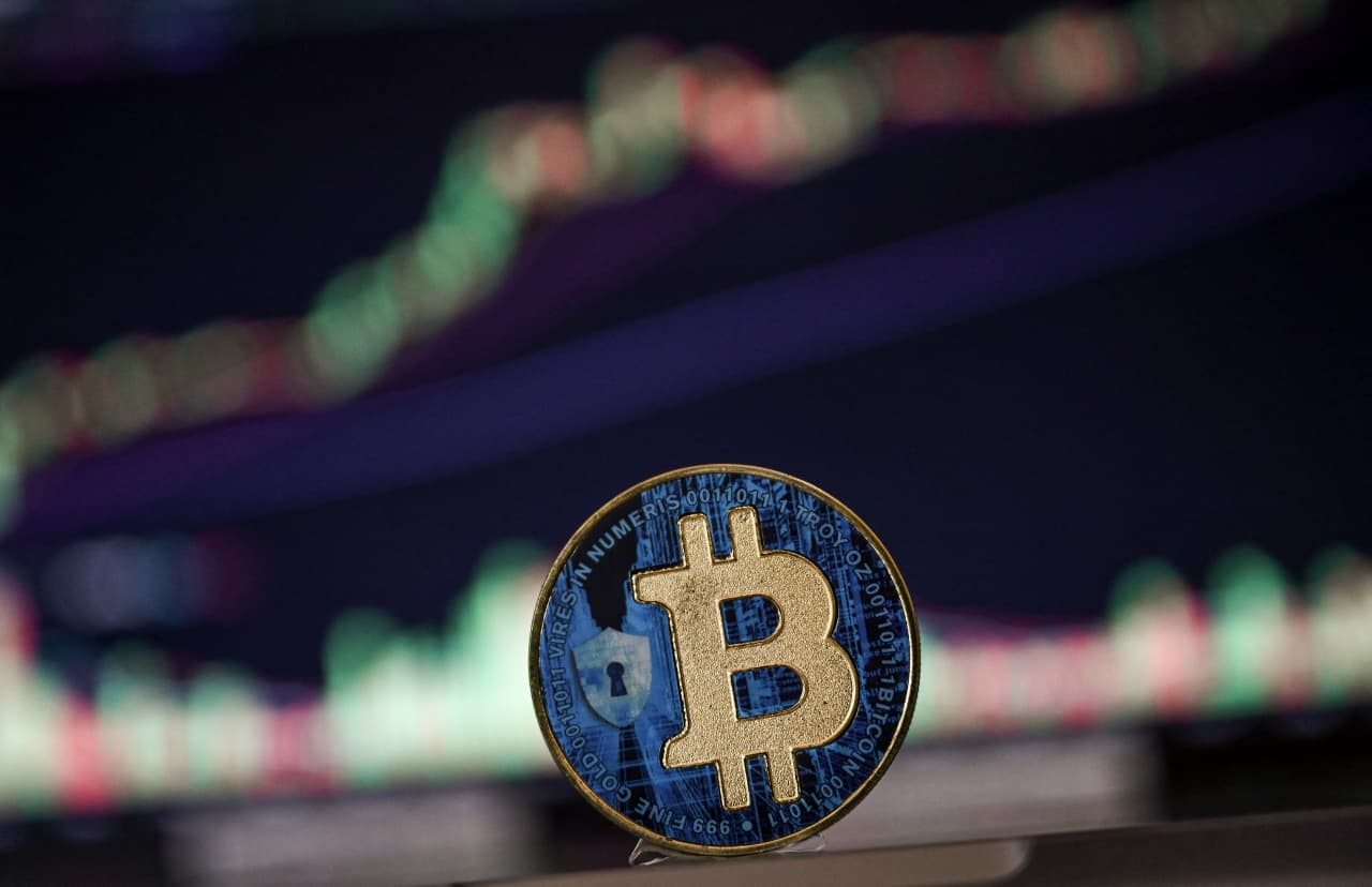 Bitcoin may reach cycle peak in 3 weeks if history repeats itself — but watch for these barriers