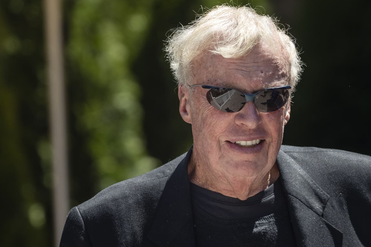 pañuelo cada Anual Nike co-founder Phil Knight says he would do anything to take Oregon's  governorship out of Democratic hands - MarketWatch