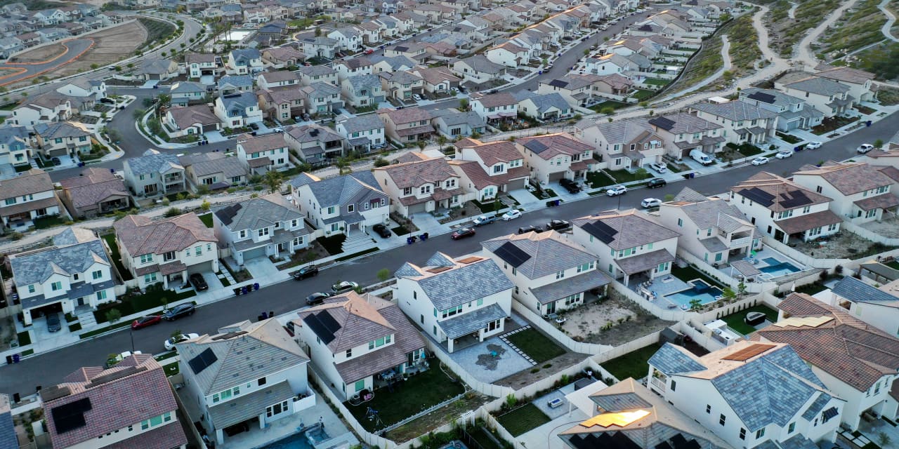 World's top funds pile into real estate, cash and commodities WSJ