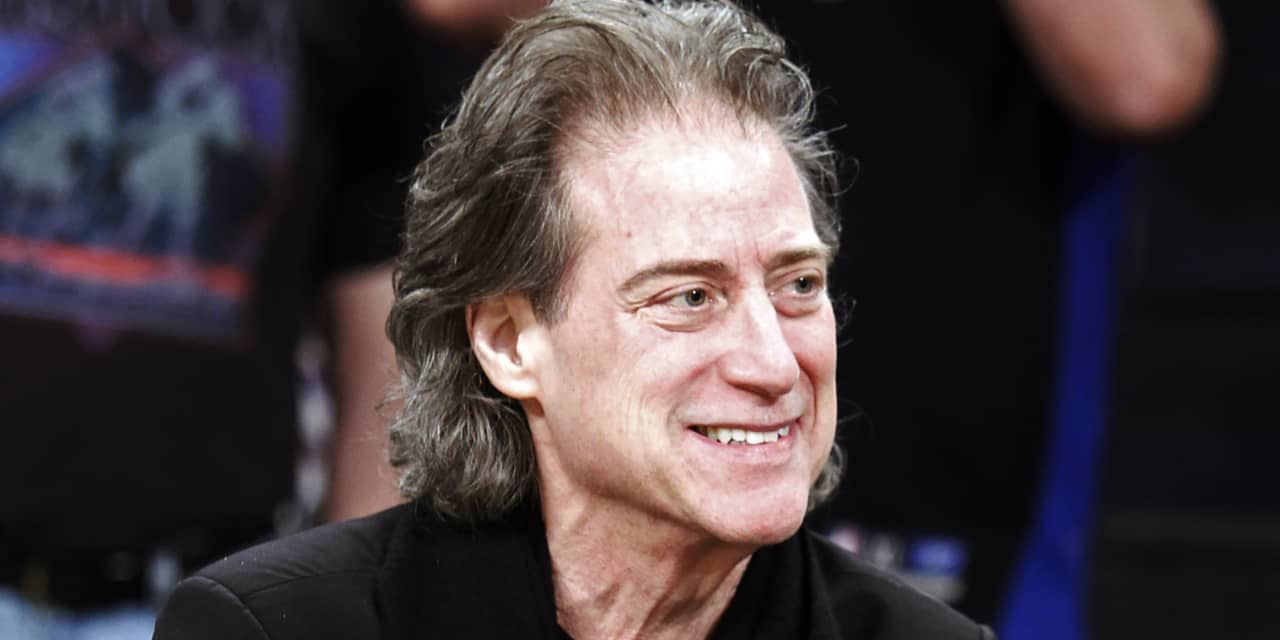 Beloved comedian Richard Lewis, who mined his neuroses for laughs, dies at 76 - Vimarsana News