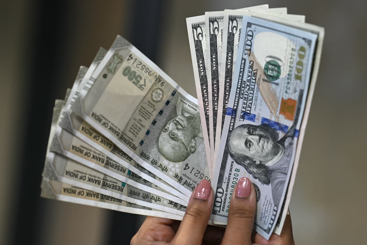 Dollar slides to 4-month low on efforts to boost the yen, which could spell  trouble for U.S. equities - MarketWatch