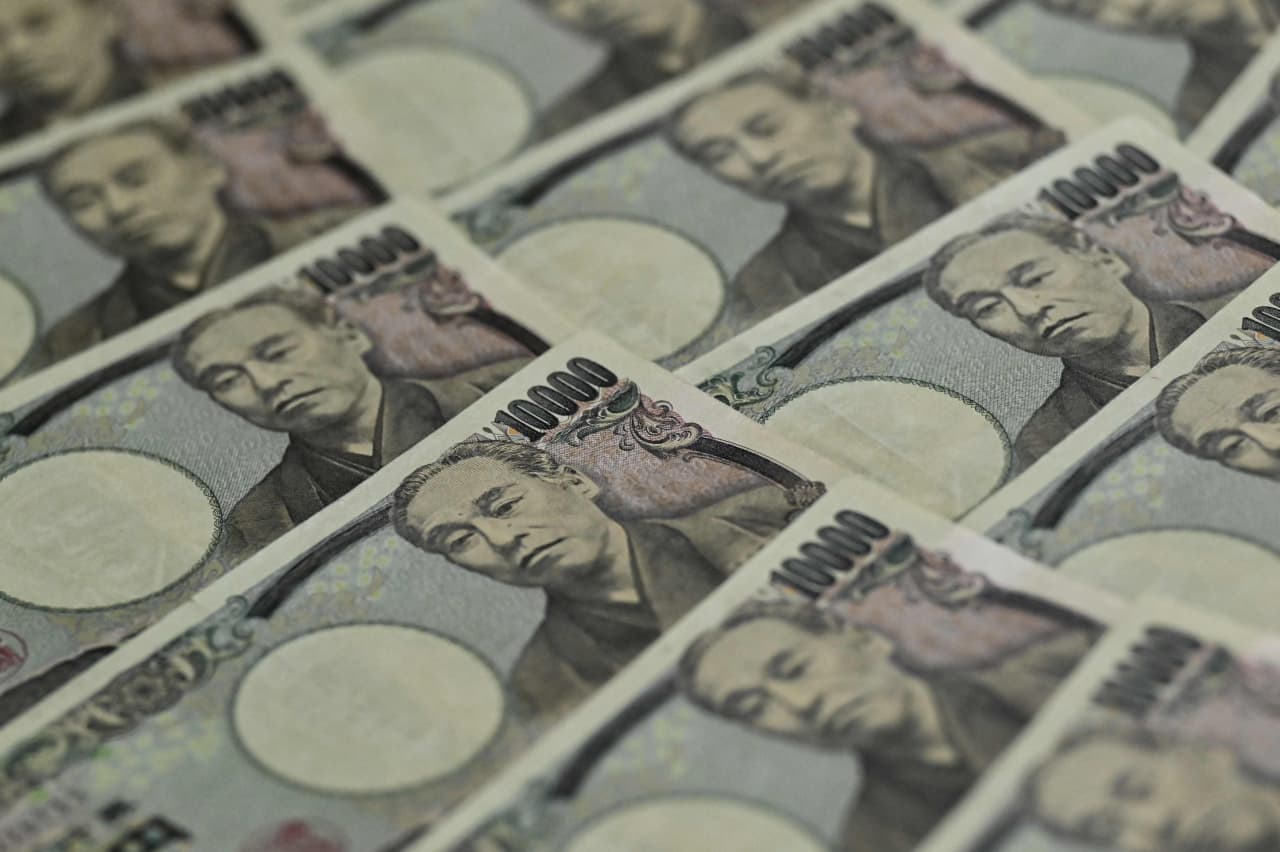 A financial markets ‘mystery.’ The Japanese yen’s slide is upending a once-reliable relationship