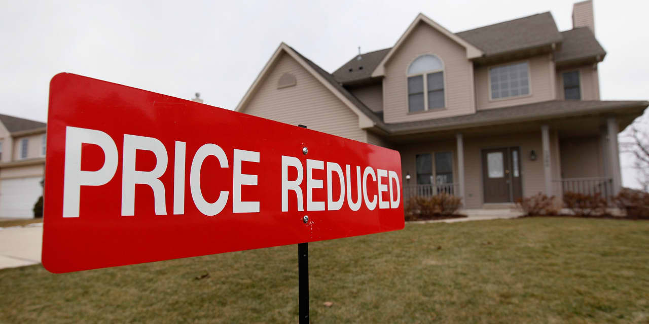 ‘Malas noticias para los propietarios’: El número de viviendas en el mercado está aumentando.  Esto es inusual para esta época del año.