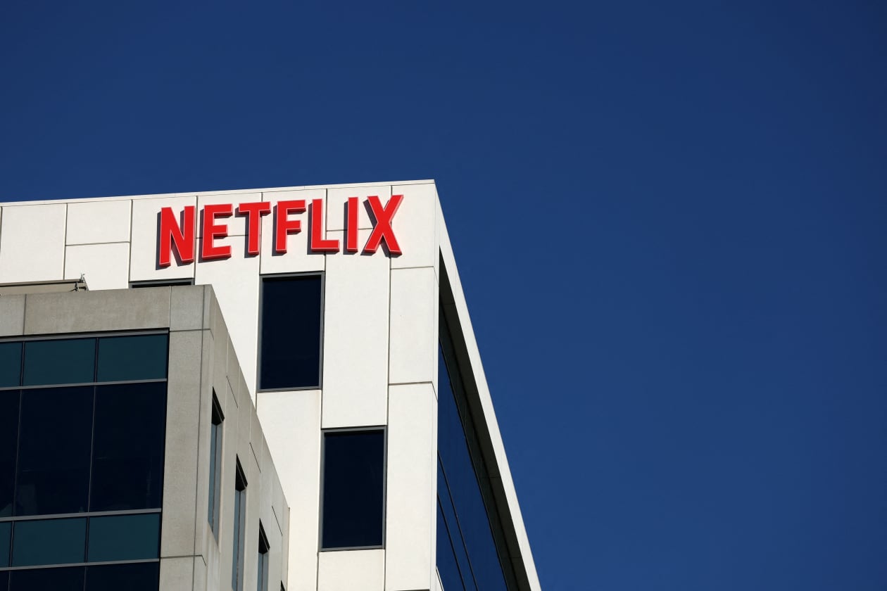 Analysts Slam Netflix’s Strategy: Wells Fargo Downgrades Stock Citing Over-Reliance on Podcasts, Underinvestment in Core Shows