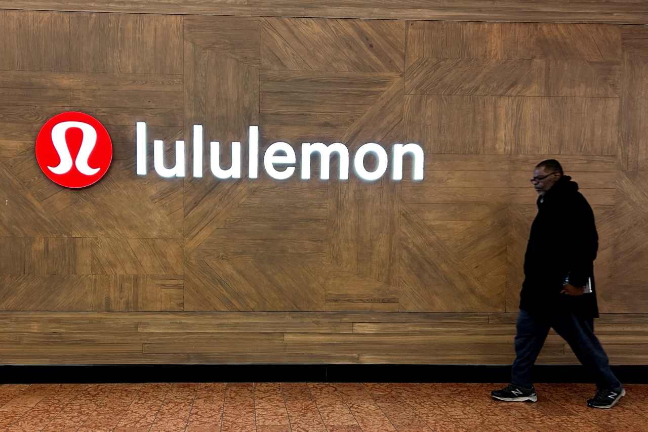 Lululemon’s shares sink on forecast. But it says it plans to ‘play offense.’