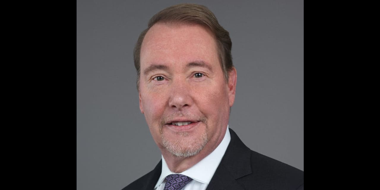 Bond king Jeffrey Gundlach still sees a U.S. recession coming. Here’s