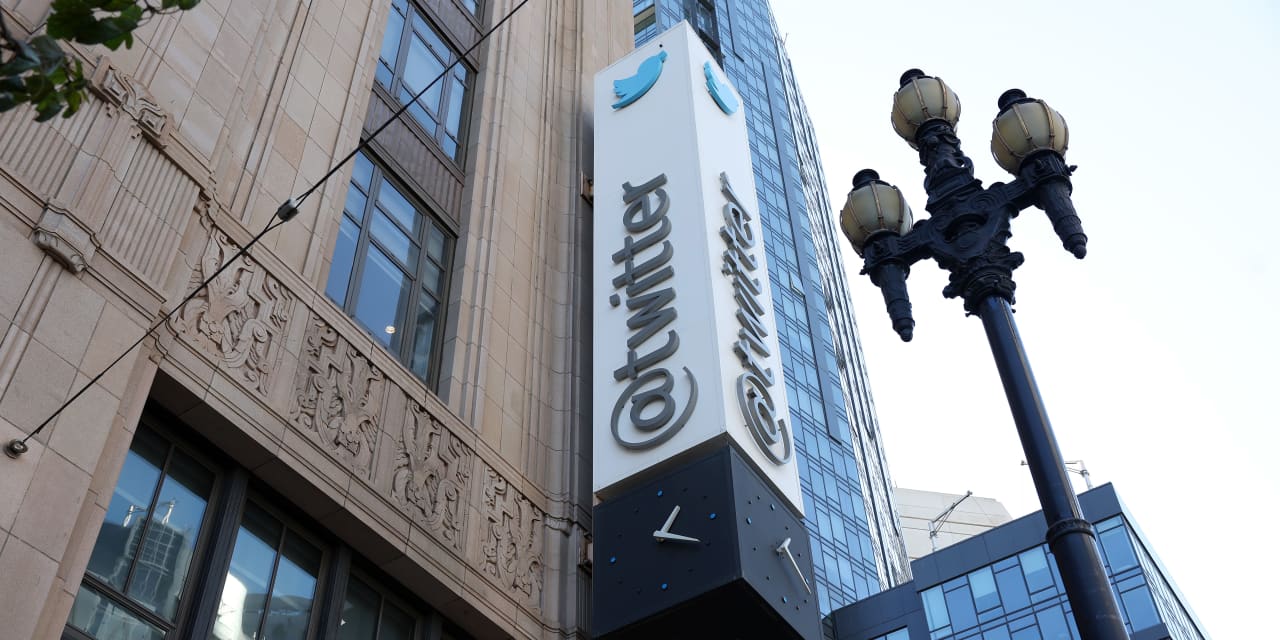 #: Twitter plans mass layoffs Friday morning