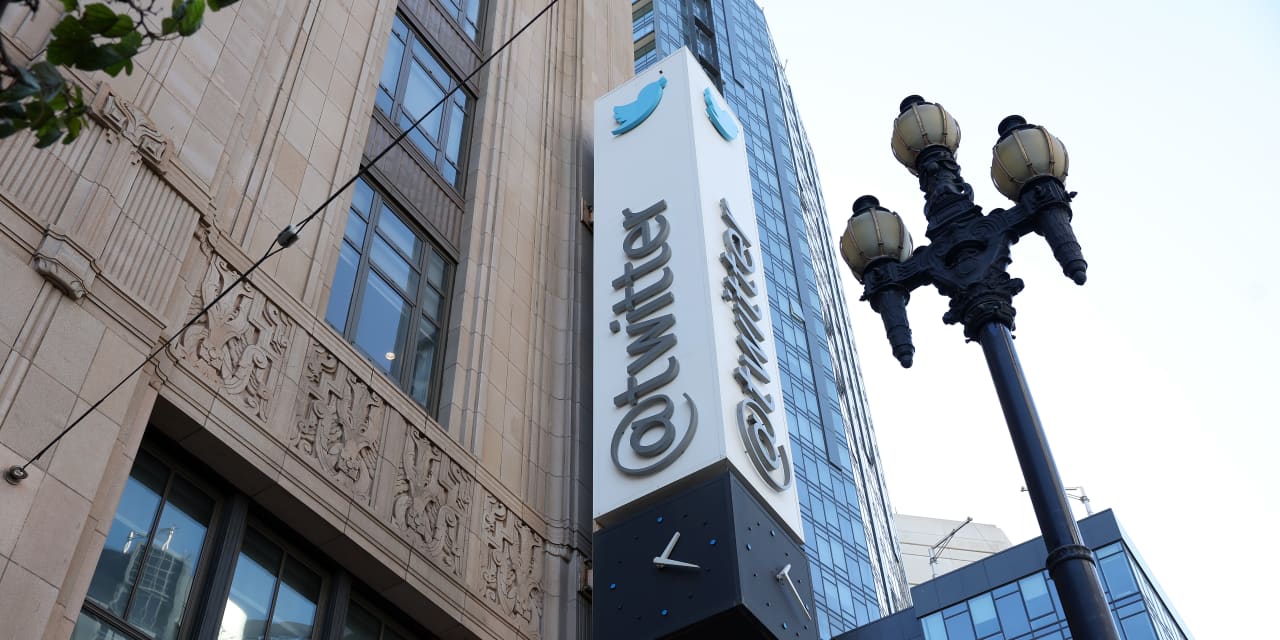 #: Twitter plans mass layoffs Friday morning