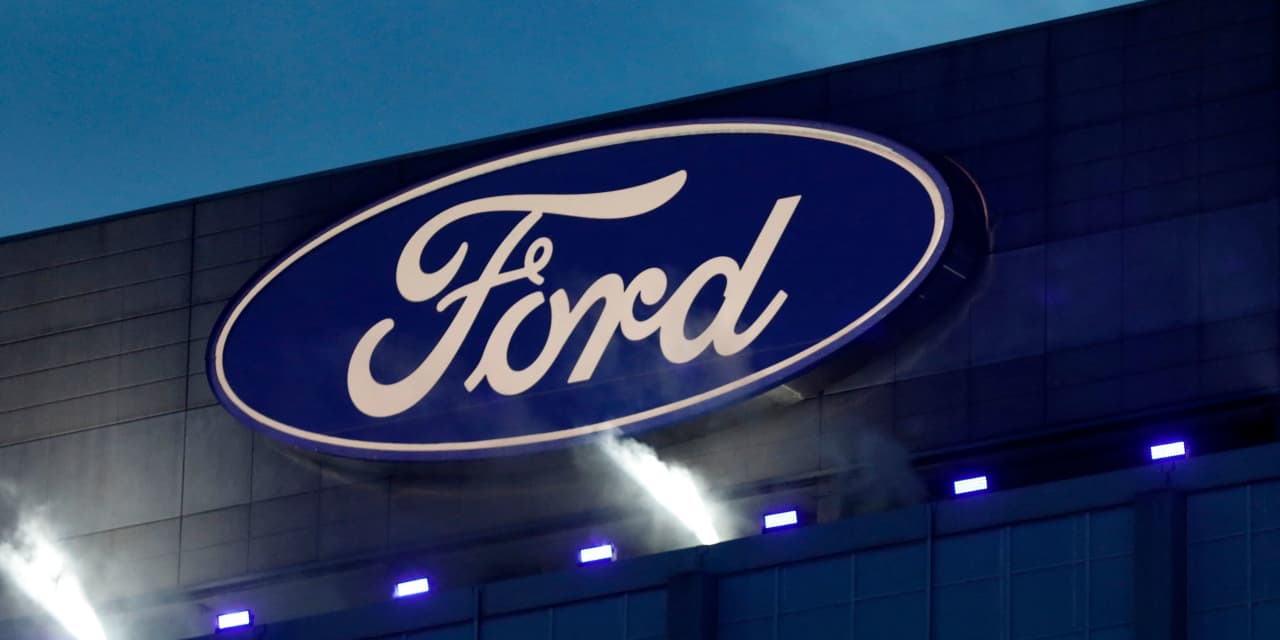 Ford pauses work on .5 billion EV battery plant in Michigan