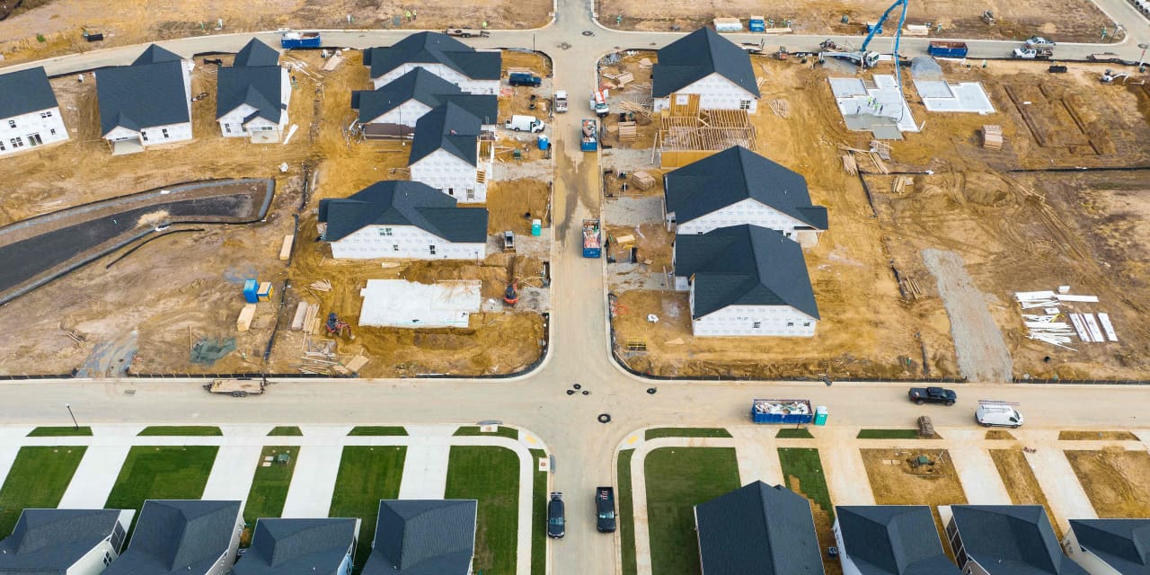 Los constructores de viviendas luchan por encontrar compradores a medida que aumentan los despidos de desarrolladores: “El mercado de alquiler es cada vez más importante”