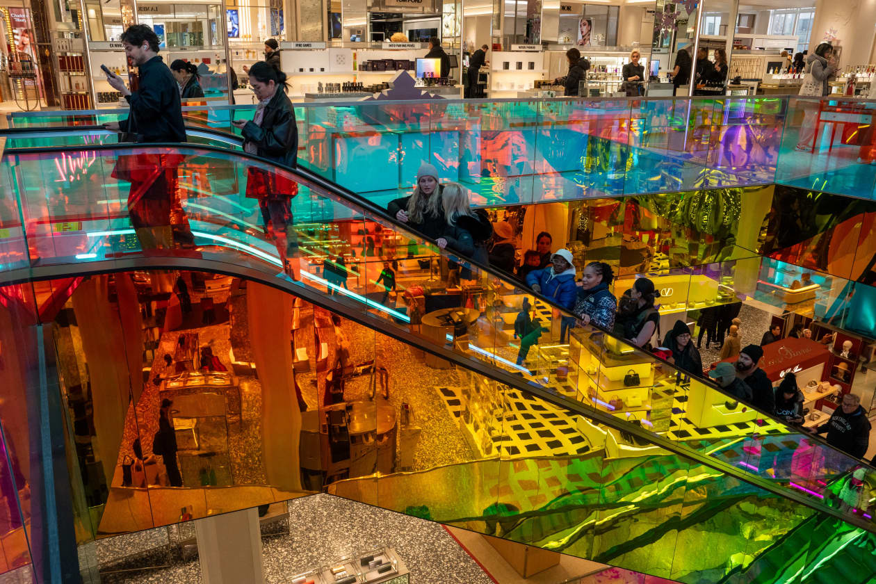 U.S. Stock Futures Rise as Investors Eye Critical Holiday Shopping Season