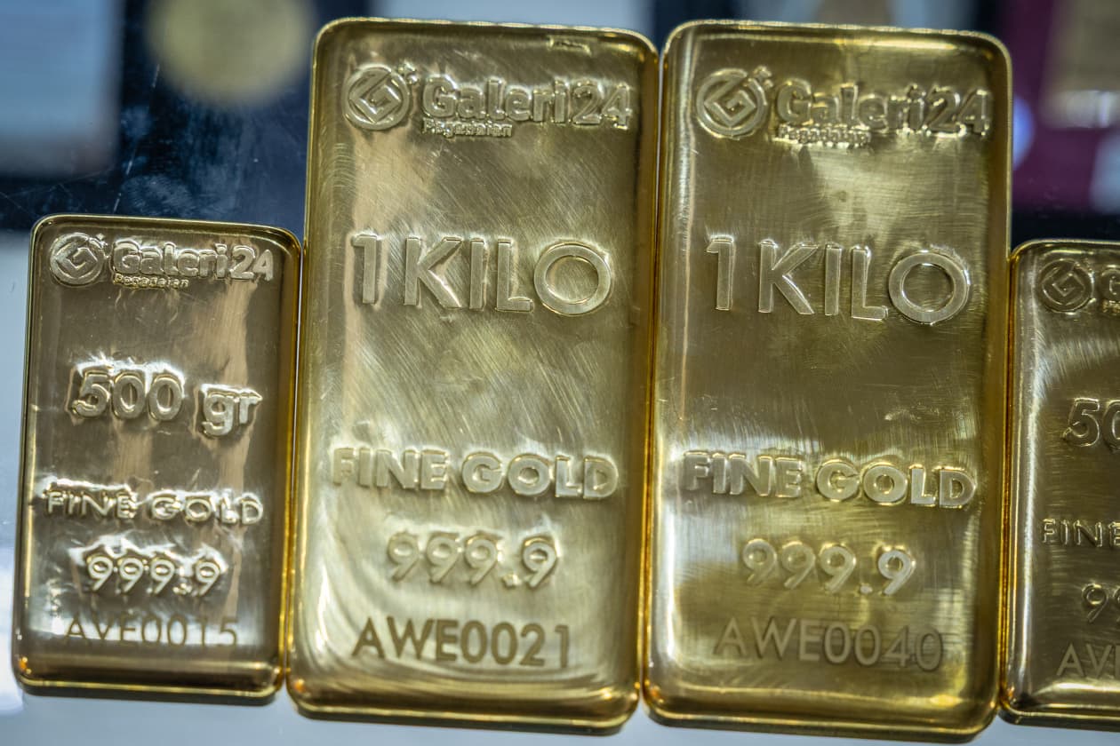 Gold’s soaring so fast it’s topped Goldman target set only last week ...