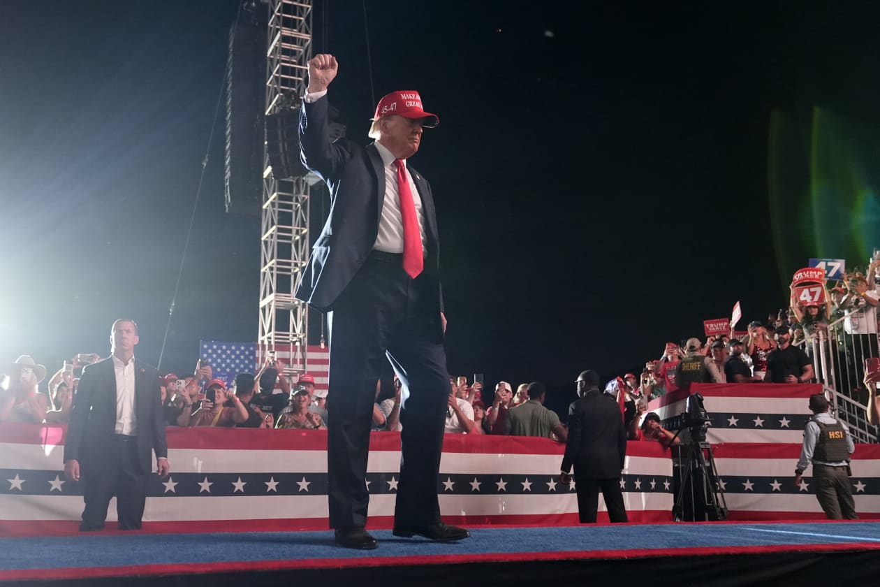 Man with loaded gun arrested at checkpoint for Trump rally near ...