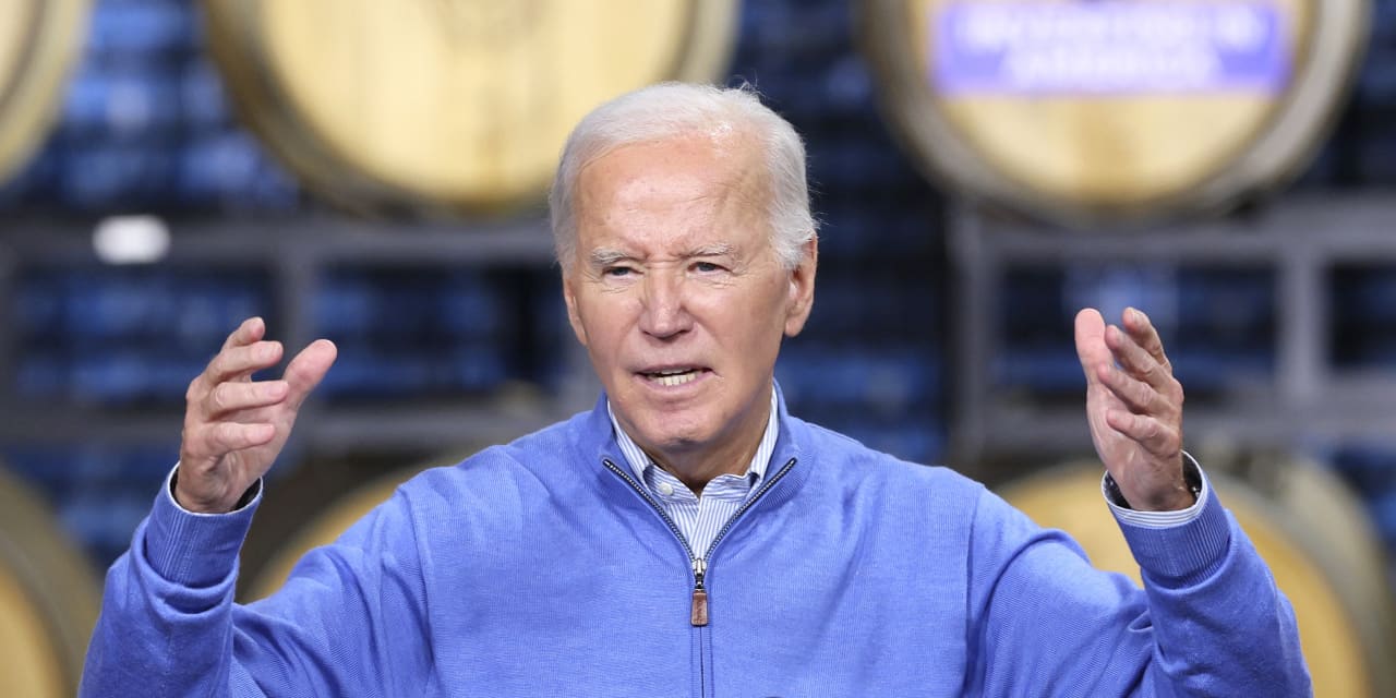 Biden delays consideration of new natural gas export terminals. - Vimarsana News