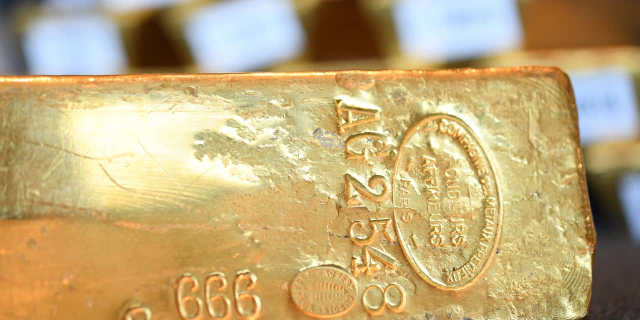 #Metals Stocks: Gold adds to post-Fed losses as dollar strengthens