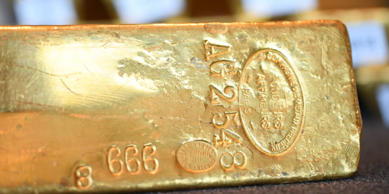 #Metals Stocks: Gold adds to post-Fed losses as dollar strengthens