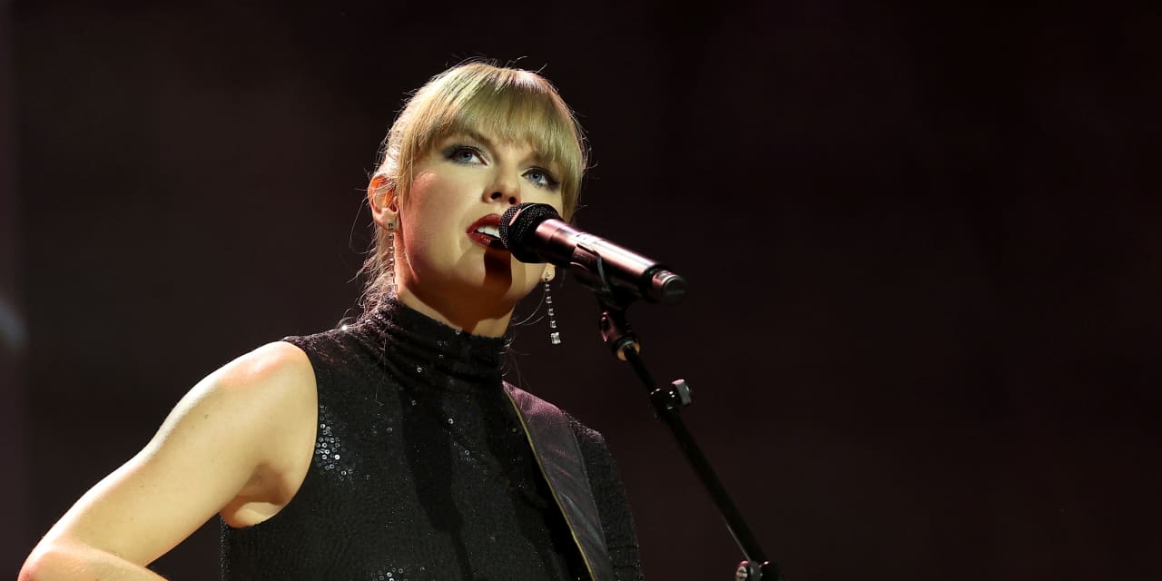 Taylor Swift fans sue Ticketmaster over ticket-sale fiasco