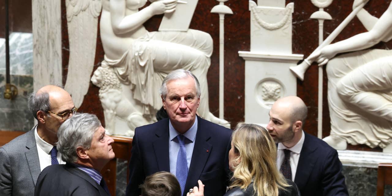 What happens next if French government loses no-confidence vote
