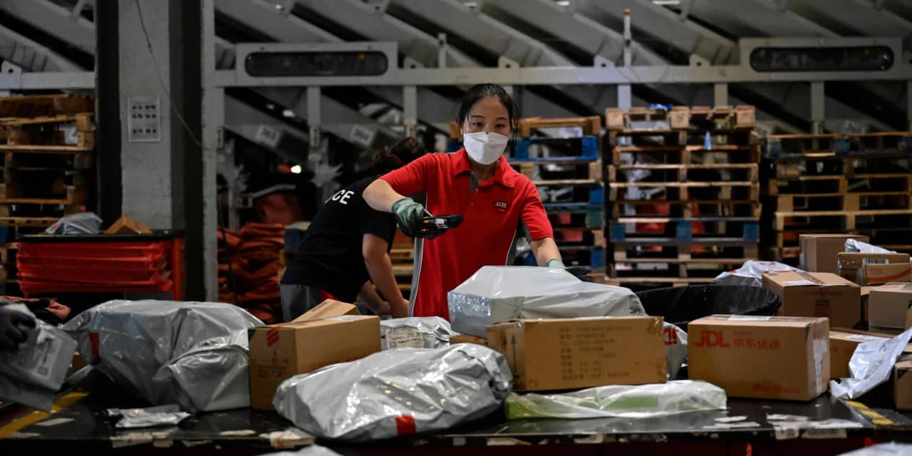 JD.com Cuts Executive Pay as China's Tech Firms Tighten Belts - WSJ