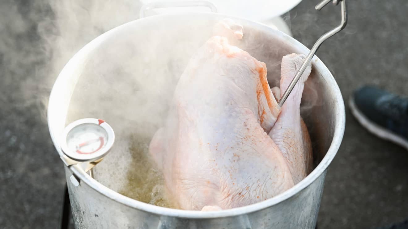 This Thanksgiving turkey cooking method causes 5 deaths, M in damages a year
