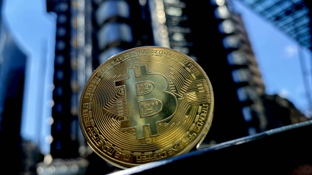 Central banks must buy bitcoin to hedge against sanctions: Harvard Ph.D. candidate