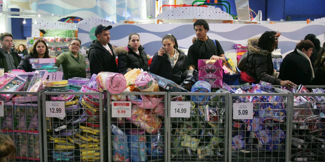 Cada vez más personas usan “compre ahora, pague después” para las compras navideñas, pero los expertos dicen que es un arma de doble filo