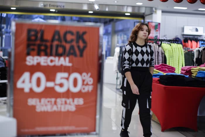 Black Friday kicks off record-breaking shopping season