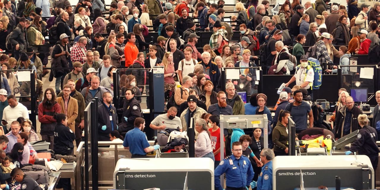How the smartest travelers avoid waiting in lines