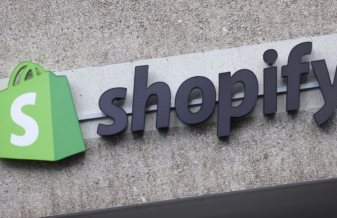 Shopify’s stock soars more than 20% as margin performance stands out