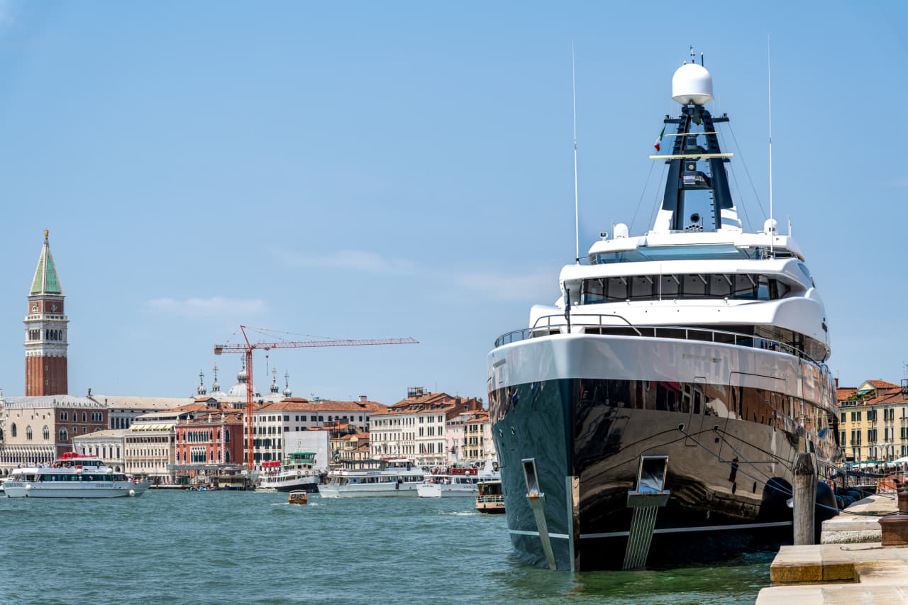 When it comes to manufacturing billionaires, nobody does it better than the U.S.