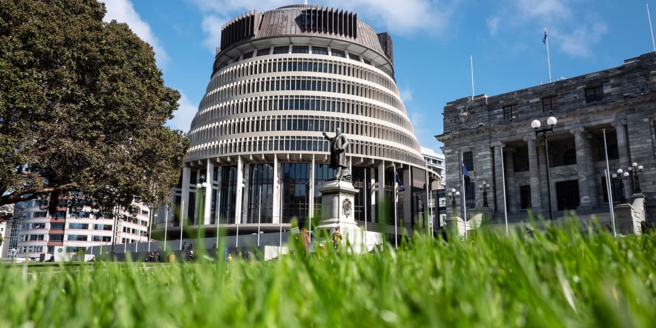 #: New Zealand plans law to force Google, Meta to pay news publishers for content