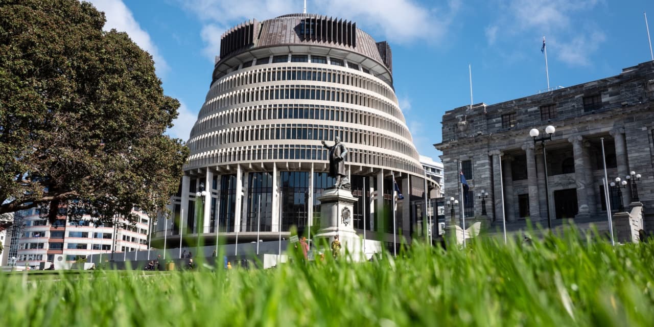 #: New Zealand plans law to force Google, Meta to pay news publishers for content