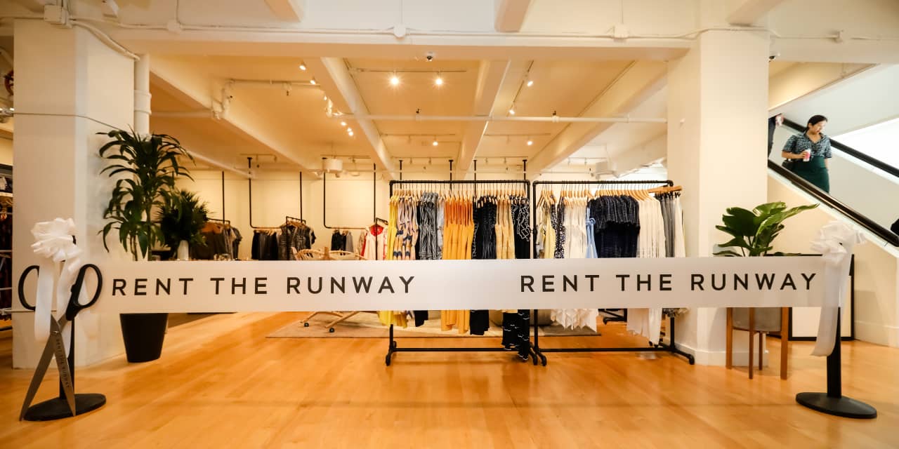 Las acciones de Rent the Runway suben debido a la guía de ingresos, ya que el CEO dice que la reestructuración está “esencialmente completa”.